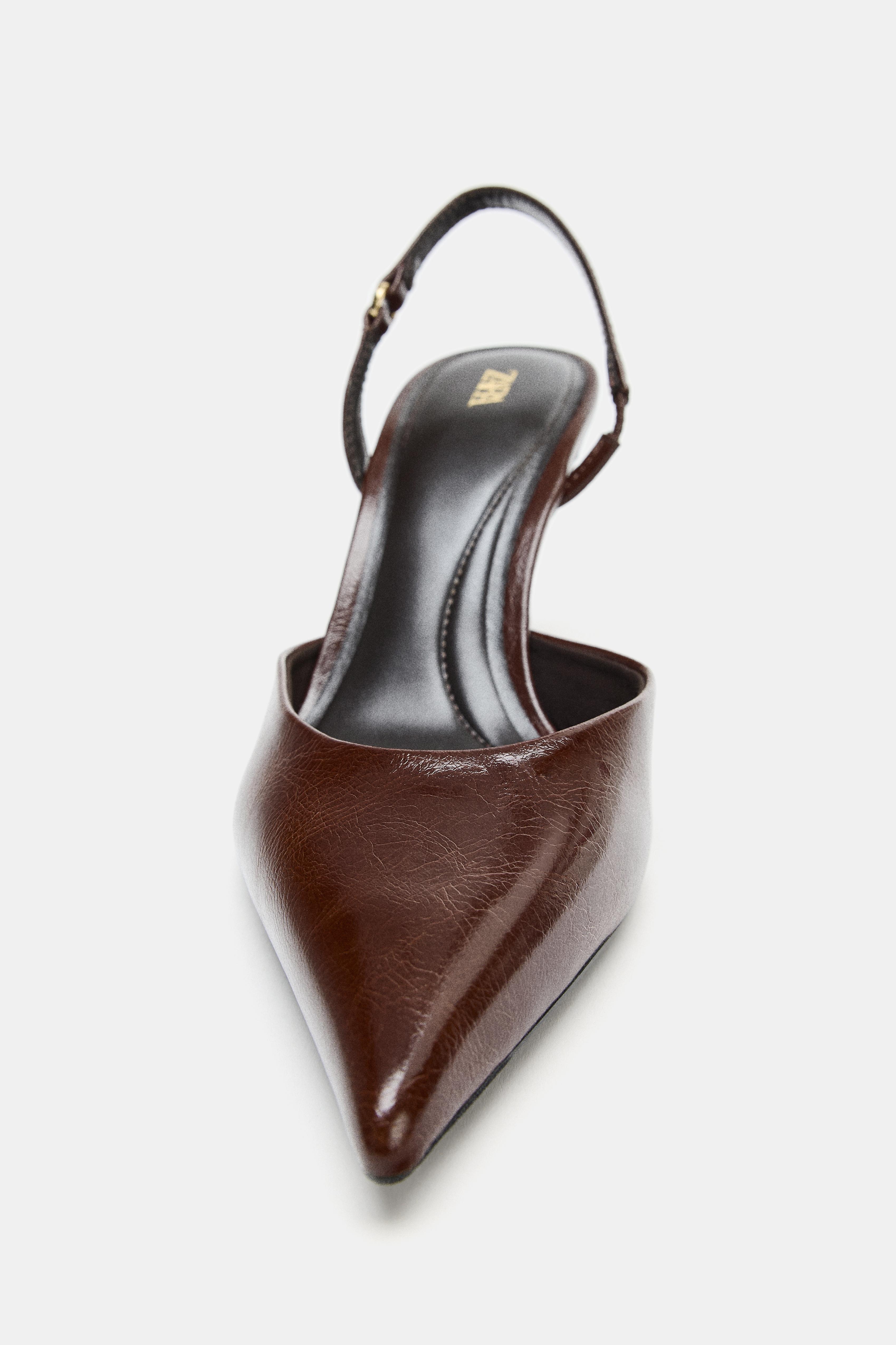 CHAUSSURES À TALONS OUVERTES L'ARRIÈRE ET BOUT POINTU